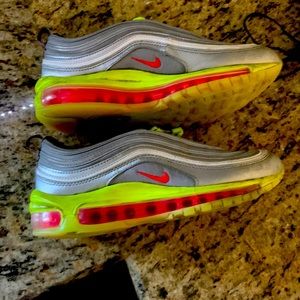 Nike airmaxes kids
